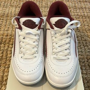 Air Jordan 2 Retro Low. men’s 7.5, women’s 9